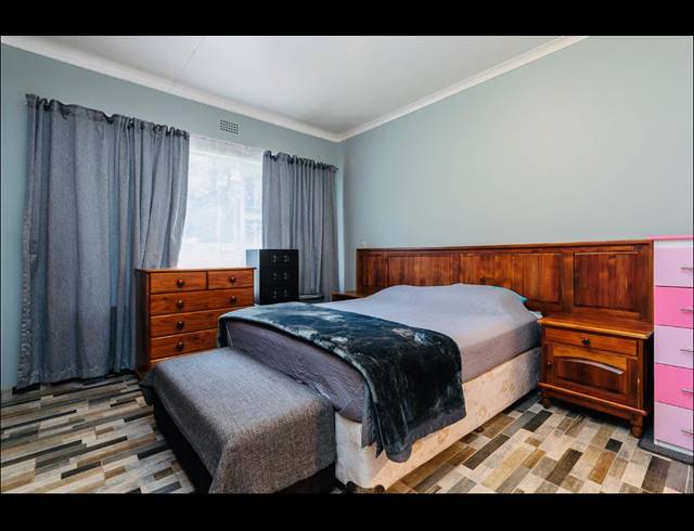 4 BEDROOM FREEHOLD FOR SALE IN BRACKENHURST